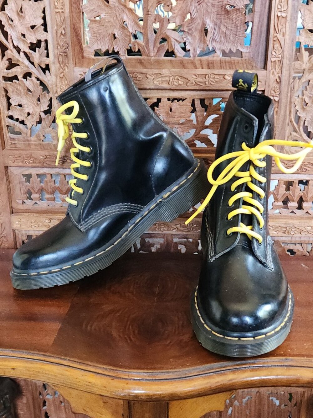 Dr. Martens 1460 Smooth Leather Lace Up Boots Unisex Size 8 Women / Size 7 Men